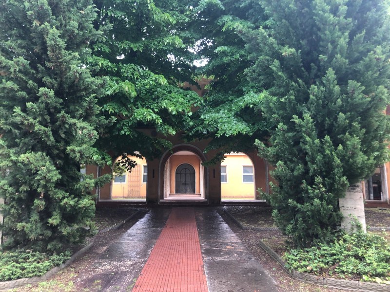 L'ingresso dell'ex asilo Santarelli